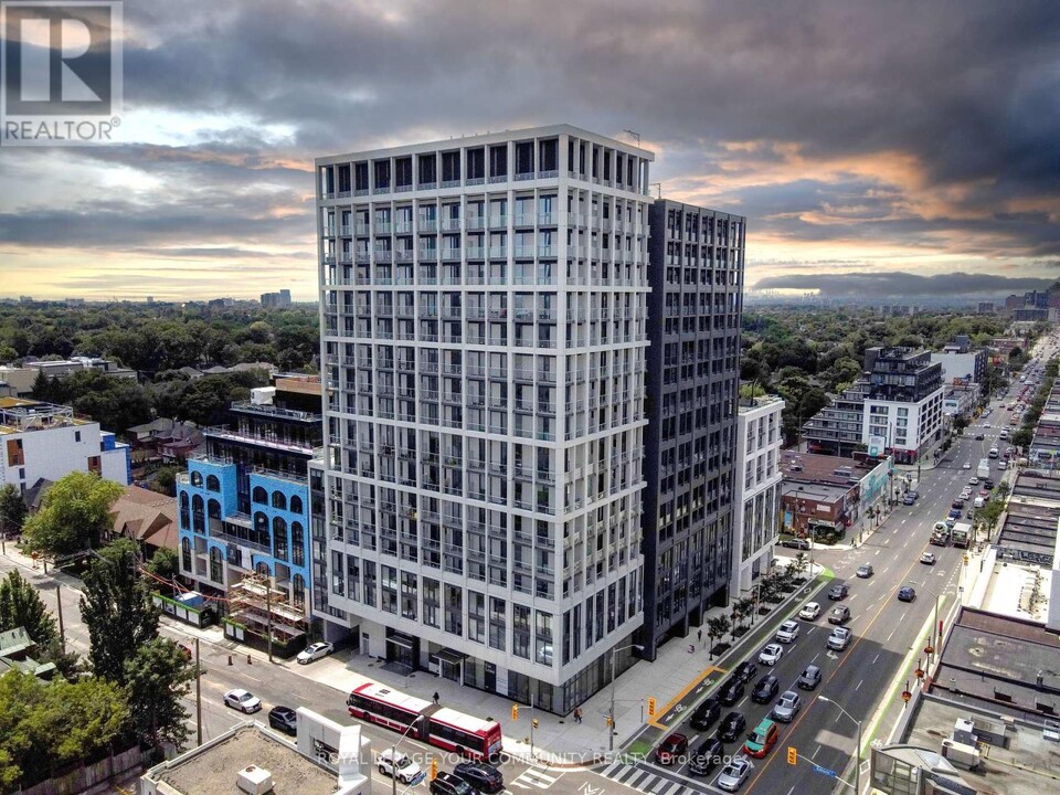 2020-2020 Bathurst St in Toronto, ON - Building Photo