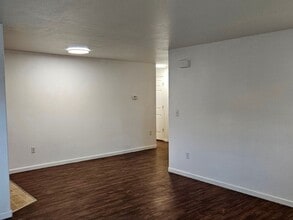 3038 Hollyridge in Salem, OR - Building Photo - Building Photo