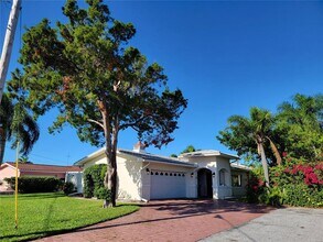 3666 Belle Vista Dr E in St Pete Beach, FL - Building Photo - Building Photo
