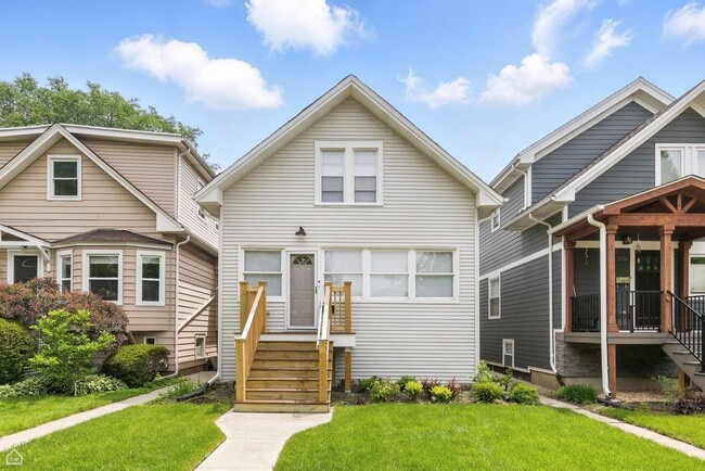 property at 1024 S Ridgeland Ave