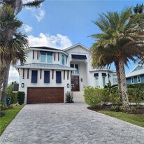 336 Lagoon Ave in Naples, FL - Building Photo