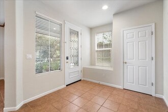 1073 Huntly Dr in Folsom, CA - Building Photo - Building Photo