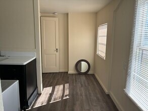 152 3rd St NW, Unit 1 in Largo, FL - Foto de edificio - Building Photo