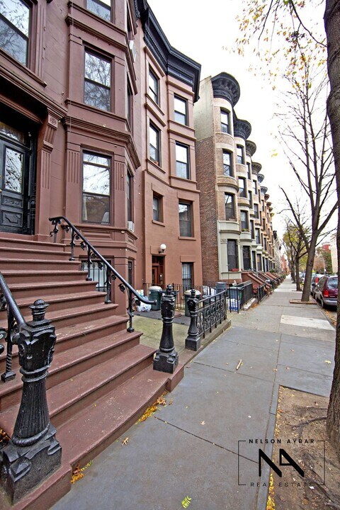 800 President St in Brooklyn, NY - Building Photo