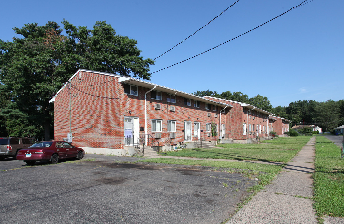 Tomshir Apartments in East Hartford, CT - Building Photo