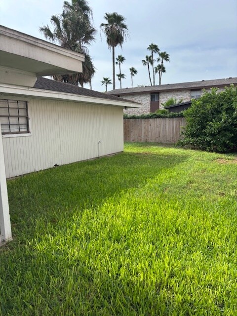 619 W Iris Ave in McAllen, TX - Building Photo