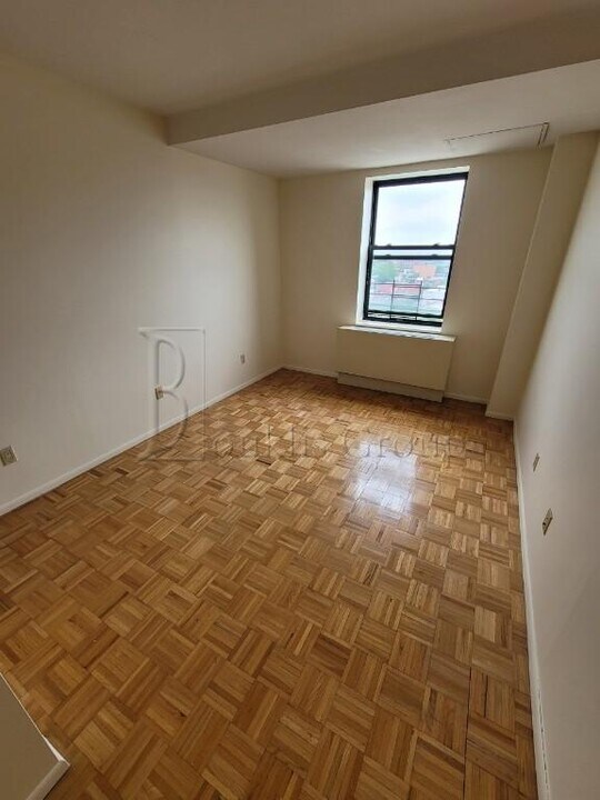 58-12 Queens Blvd-Unit -4K in Queens, NY - Building Photo