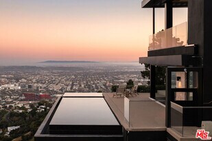 1616 Blue Jay Way in Los Angeles, CA - Building Photo