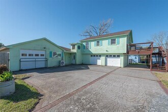 111 Annette Ct in Angleton, TX - Building Photo - Building Photo