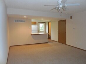 312 Baker St in Baldwin City, KS - Building Photo - Building Photo