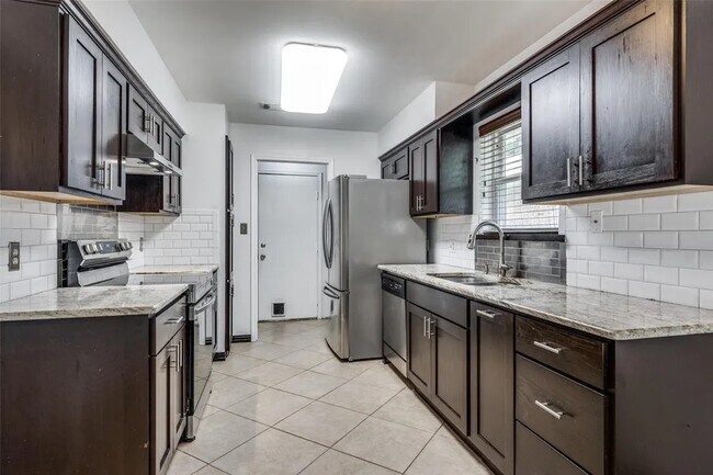 1864 Kings Canyon Cir in Fort Worth, TX - Building Photo - Building Photo