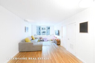 220 E 65th St in New York, NY - Building Photo