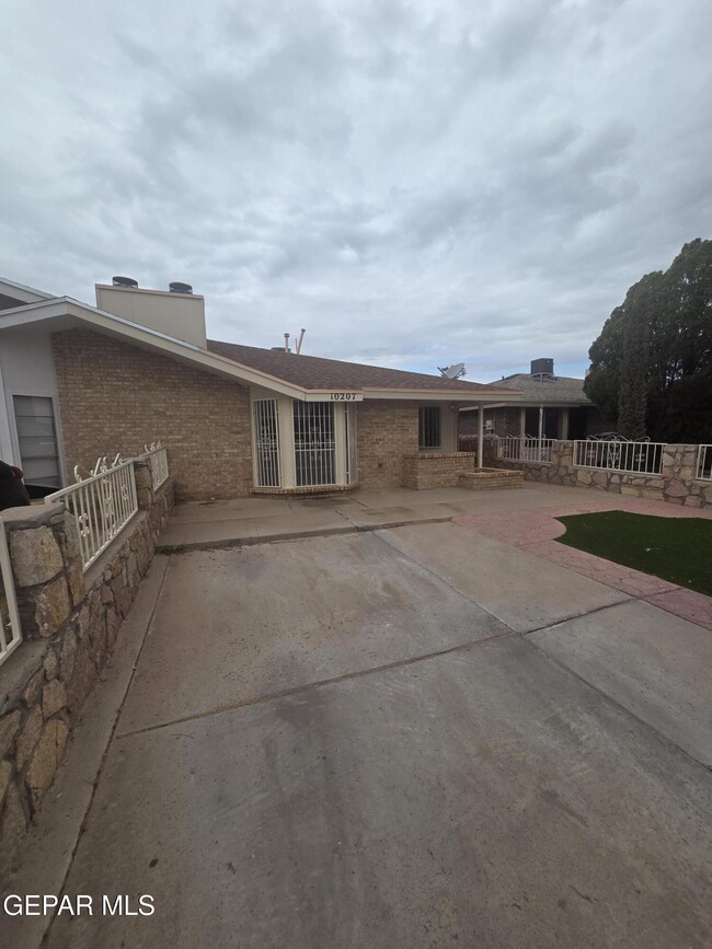 10207 Silver Strand Pl in El Paso, TX - Building Photo - Building Photo