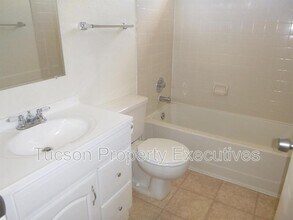 9472 N Albatross Dr in Tucson, AZ - Building Photo - Building Photo