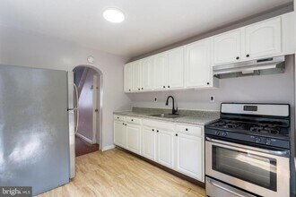 1826 McClellan St in Philadelphia, PA - Building Photo - Building Photo