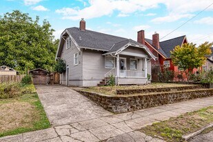 9755 N Ivanhoe St in Portland, OR - Building Photo