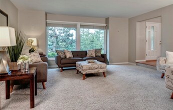 5920 134th Pl SE in Bellevue, WA - Building Photo - Building Photo