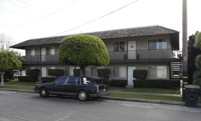 2220 Elden Ave in Costa Mesa, CA - Foto de edificio - Building Photo