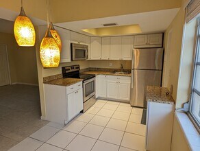 2451 NE 49th St, Unit 104 in Fort Lauderdale, FL - Building Photo - Building Photo