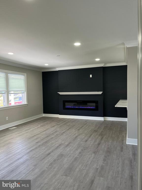 property at 20 Twisting Ln