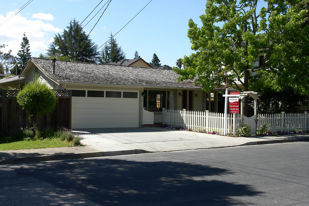 915 Roble Ave in Menlo Park, CA - Building Photo