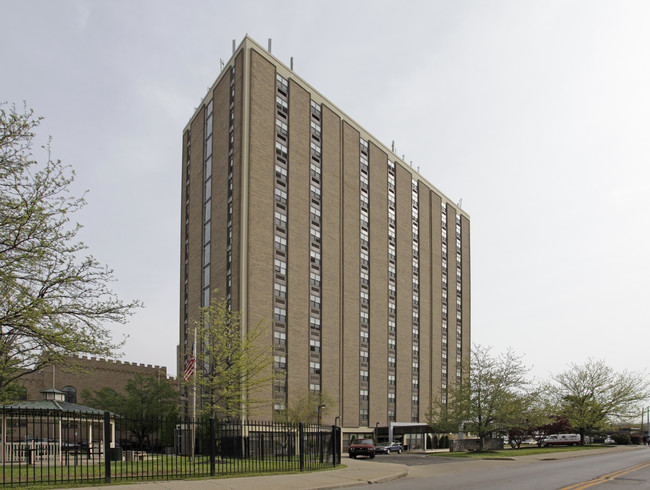 The Golden Tower in Covington, KY - Foto de edificio - Building Photo