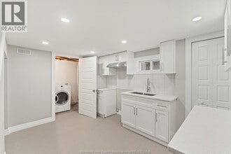 1439 Benjamin Ave in Windsor, ON - Building Photo - Building Photo