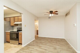 2800 Jeanetta St, Unit 2805 in Houston, TX - Building Photo - Building Photo
