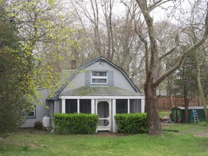 3 Box Tree Rd in East Quogue, NY - Building Photo - Building Photo