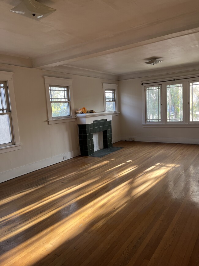 616 S Louise St, Unit 4