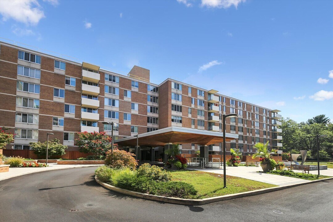 2939 Van Ness St NW in Washington, DC - Building Photo