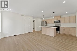 2471 Front Rd in Windsor, ON - Building Photo - Building Photo