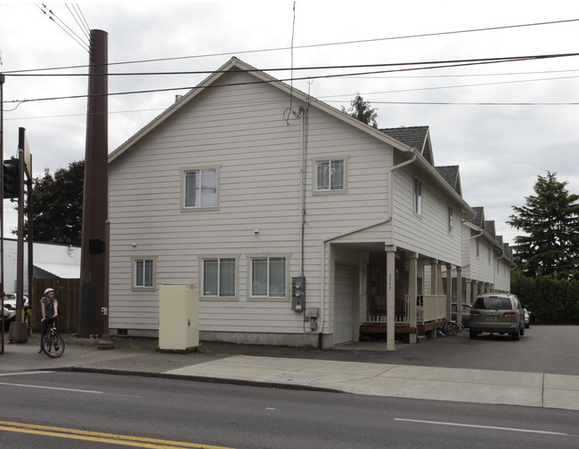 5944 SE Division St in Portland, OR - Building Photo - Building Photo