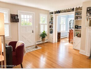 17 Walnut Pl in West Long Branch, NJ - Building Photo - Building Photo