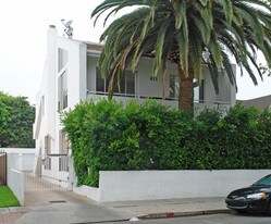609-613 Westmount Dr in West Hollywood, CA - Building Photo