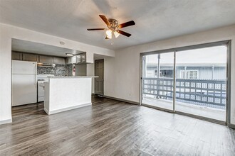 7527 Gulf Fwy, Unit 16 in Houston, TX - Building Photo - Building Photo