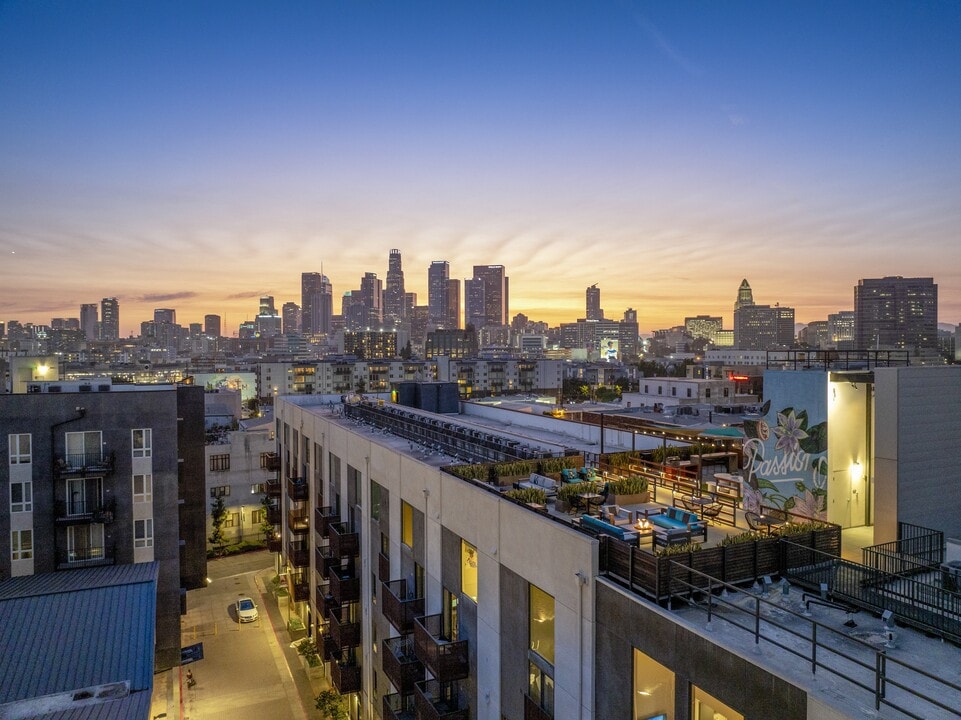 Aliso in Los Angeles, CA - Building Photo