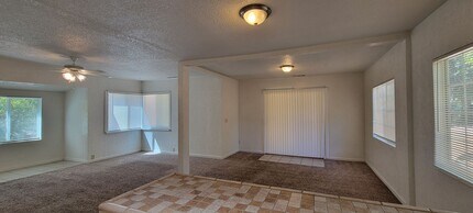 2035 Jewell Ln in Redding, CA - Building Photo - Building Photo