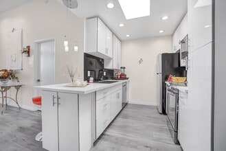 4295 Vía Arbolada in Los Angeles, CA - Building Photo - Building Photo