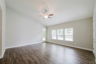 44 Hollyn Ct in Freeport, FL - Building Photo - Building Photo