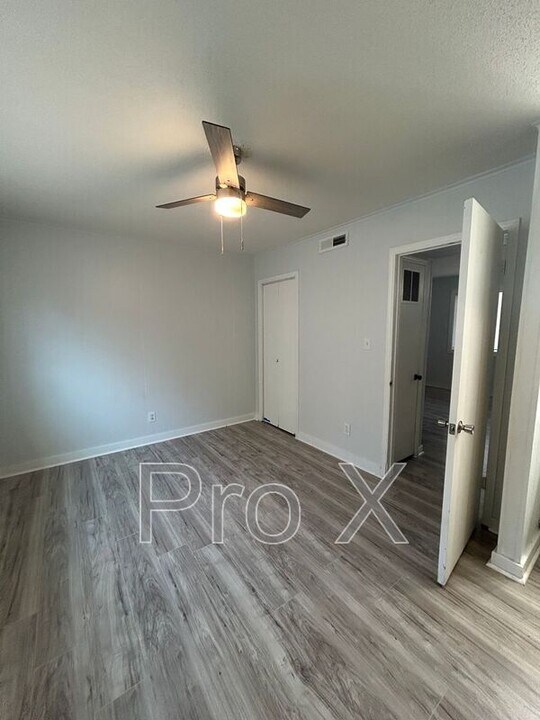 969 W Holly St in Fayetteville, AR - Building Photo