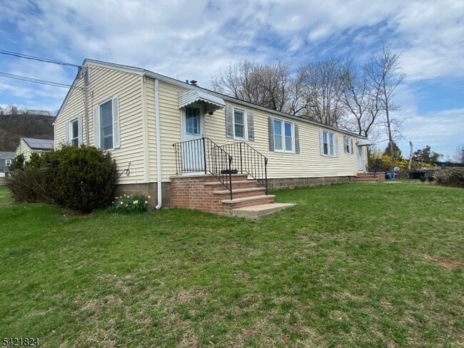 15 Claverack Rd in Clifton, NJ - Building Photo - Building Photo