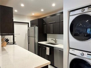 7945 SW 104th St in Miami, FL - Building Photo - Building Photo