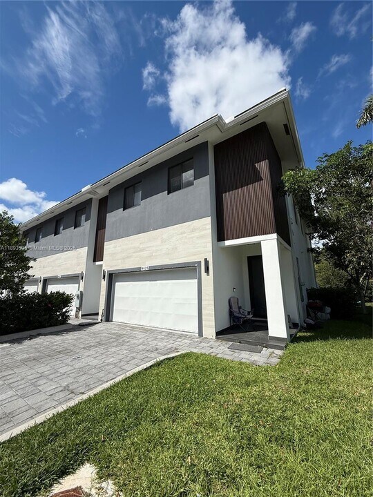 4625 SW 32nd Ave in Fort Lauderdale, FL - Building Photo