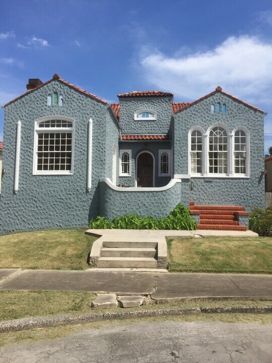 9 Trianon Plz in New Orleans, LA - Foto de edificio