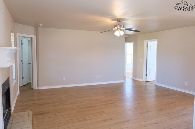 5027 Cy Young Dr in Wichita Falls, TX - Building Photo - Building Photo