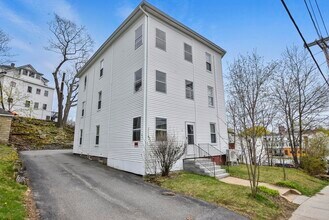 27 Oak St in Gardner, MA - Building Photo - Building Photo