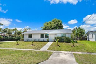12015 Colony Ave in Palm Beach Gardens, FL - Building Photo