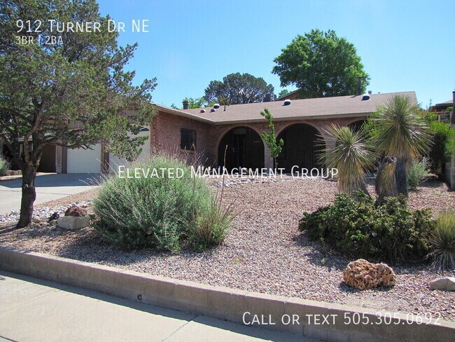 912 Turner Dr NE in Albuquerque, NM - Building Photo - Building Photo