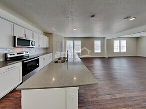 6084 W Copper Hawk Dr in South Jordan, UT - Building Photo - Building Photo
